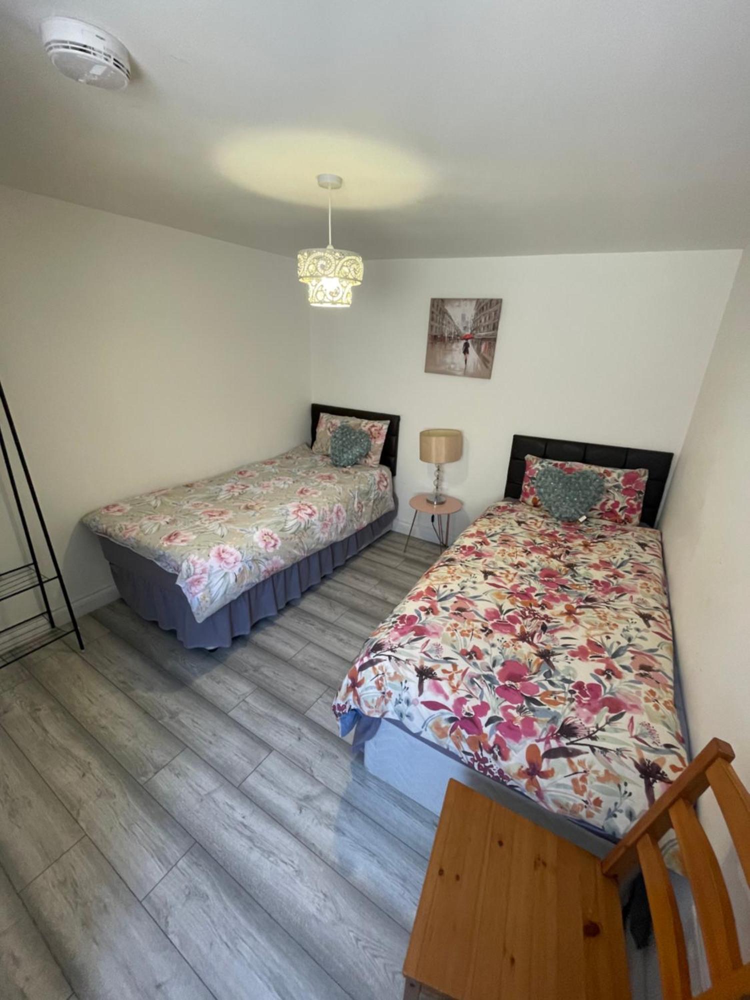 2 Bedroom Apartment On Suite Bathroom, Southmead Bristol Exterior foto